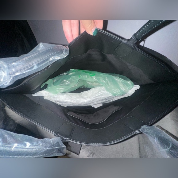 MCM Medium Spot Visetos Leather Shopper Tote Bag - Scooter Red - Picture 9 of 12